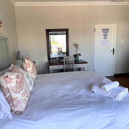 The Hamptons Guest House 다반 외부 사진